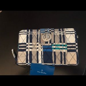 NWT VERA BRADLEY RFID TURNLOCK WALLET